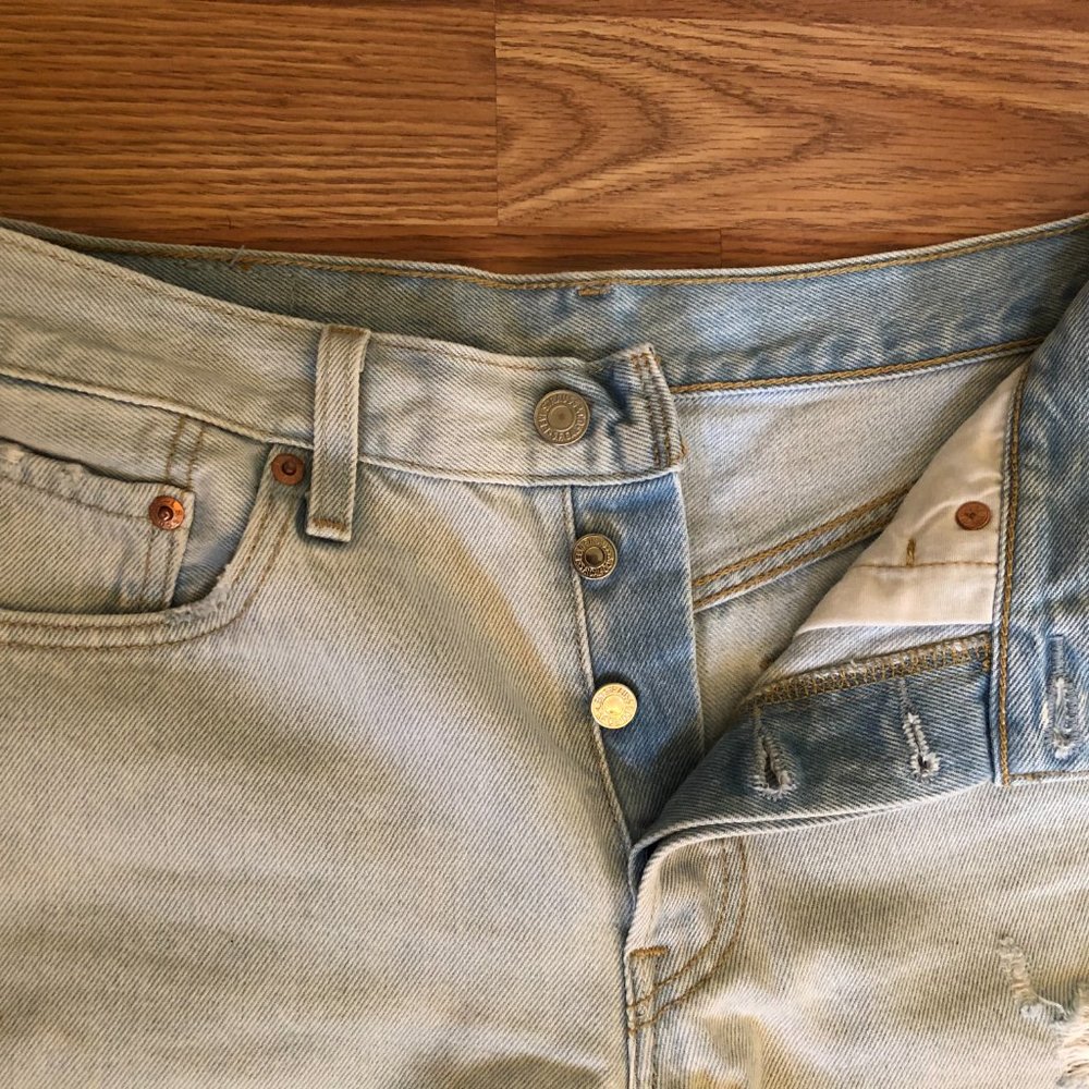 Levi's 501 High Waisted Denim Shorts Size 27 - Picture 3 of 3
